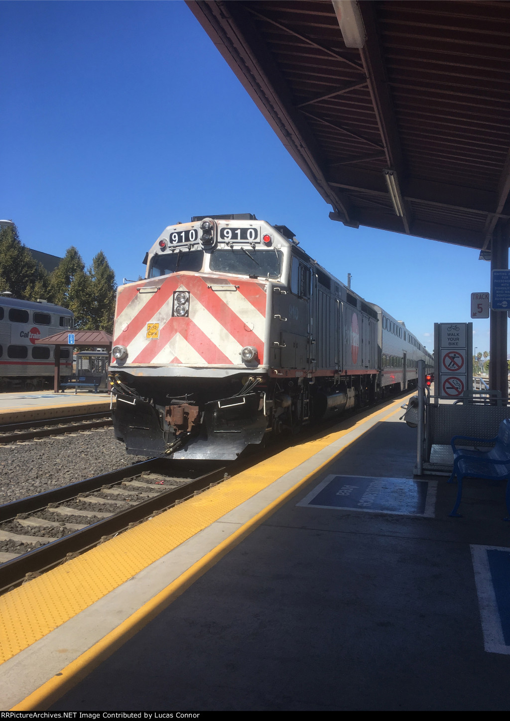 Caltrain 910